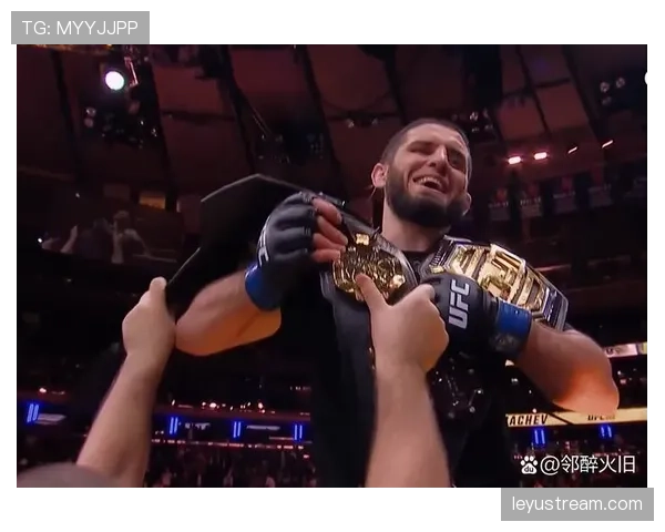 UFC搏击之夜:杰克·德拉·马达莱纳首回合手臂三角绞降服,快速终结比赛 UFC搏击之夜:杰克·德拉·马达莱纳首回合手臂三角绞降服,快速终结比赛