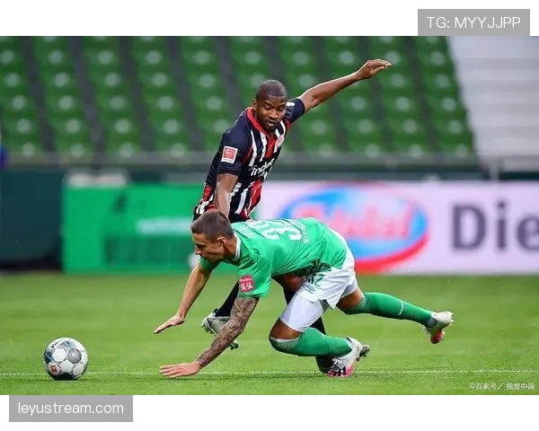 半场战报：沃尔夫斯堡1-1云达不莱梅，双方门将各献神扑